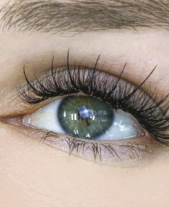 Ejemplo de pestañas Wispy